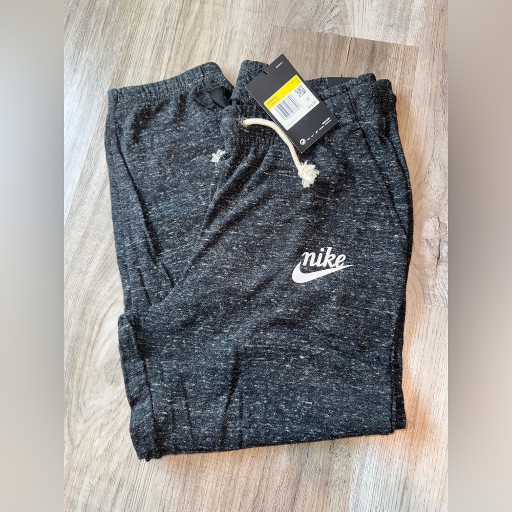 ⭐️NWT⭐️Nike Black Sweatpants Relaxed Fit Joggers